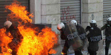 Neues Sparpaket: Krawalle in Athen