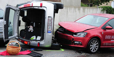 Einpark-Manöver endet mit 2 Verletzten