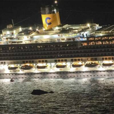 Kreuzfahrtschiff auf Grund gelaufen