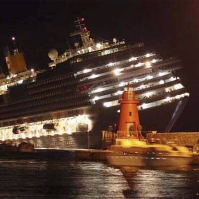 Kreuzfahrtschiff auf Grund gelaufen