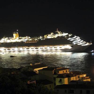 Kreuzfahrtschiff auf Grund gelaufen