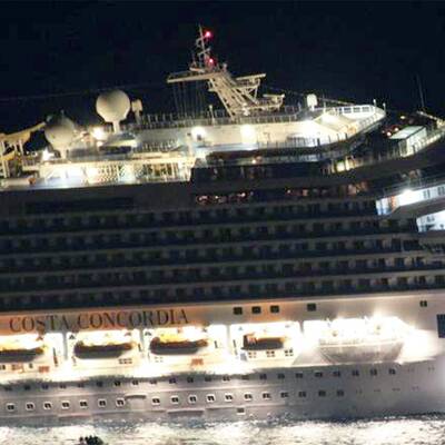 Kreuzfahrtschiff auf Grund gelaufen