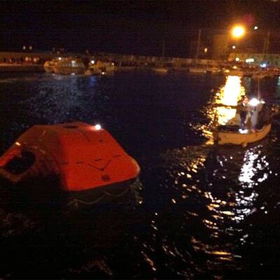 Kreuzfahrtschiff auf Grund gelaufen