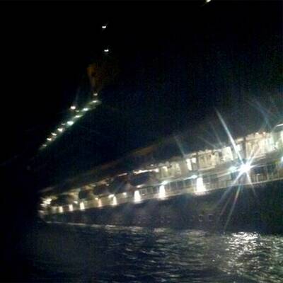 Kreuzfahrtschiff auf Grund gelaufen