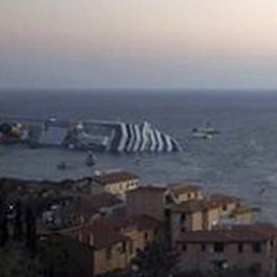 Kreuzfahrtschiff auf Grund gelaufen