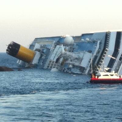 Kreuzfahrtschiff auf Grund gelaufen