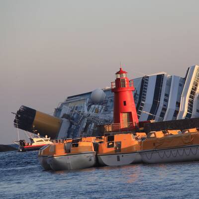 Kreuzfahrtschiff auf Grund gelaufen