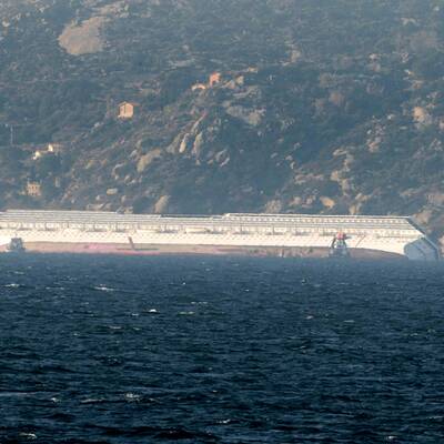 Kreuzfahrtschiff auf Grund gelaufen