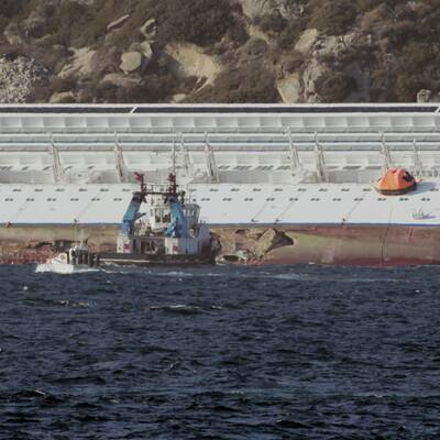 Kreuzfahrtschiff auf Grund gelaufen