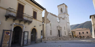 Weihnachtsmesse in Kirchenruine sorgt f&uuml;r Kontroverse in Italien