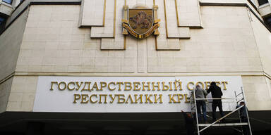 Krim: Russen stürmen Militärbasen