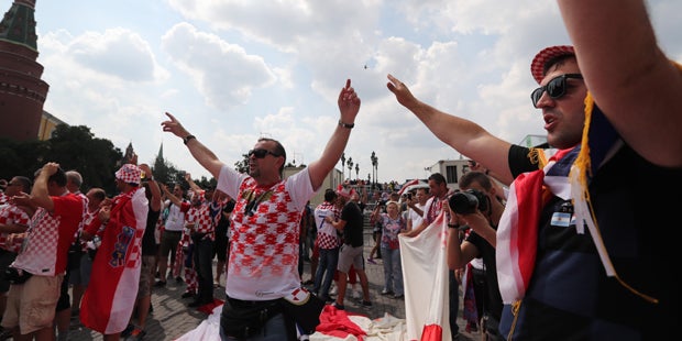 Irre: Kroaten-Fans stürmen Moskau