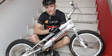 Pole will per Rad auf Millenium Tower