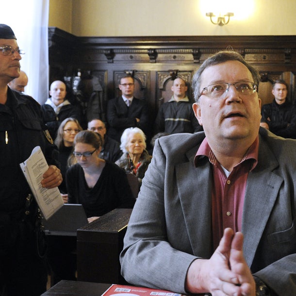 Schlag gegen Neonazi-Szene: Razzia bei Küssel und Co.