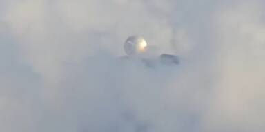 UFO-Alarm: Riesige Metallkugel schwebt &uuml;ber Vulkan