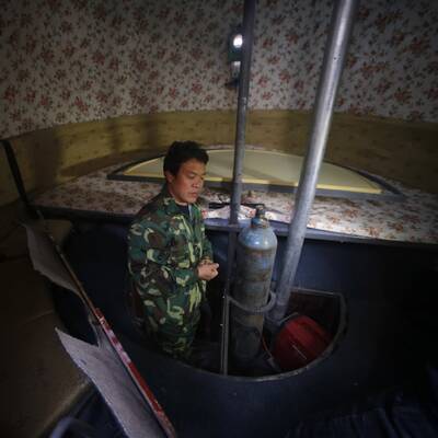 In Riesenkugeln Weltuntergang überleben