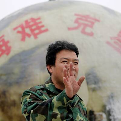 In Riesenkugeln Weltuntergang überleben