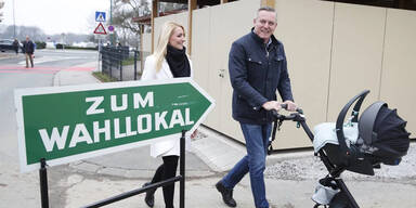 FP&Ouml;-Kunasek kam mit dem Kinderwagen