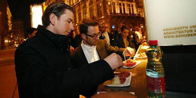 Kurz beim W&uuml;rstelstand