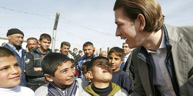 Kurz besucht Flüchtlingslager