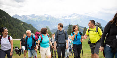 Kurz: Fan-Wanderung mit 800 Anh&auml;ngern