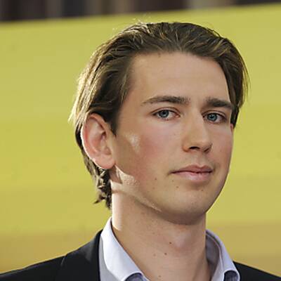 Drei Frauen, ein Uni-Rektor und ein Student