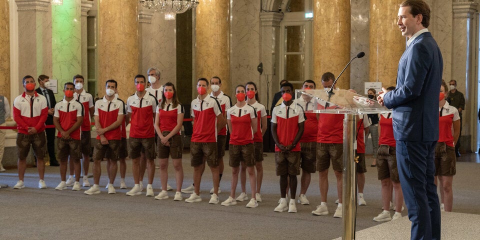 Kurz bei Rede für Olympia-Team