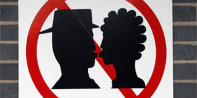 Bahnhof kämpft mit Kussverbot gegen Verspätungen