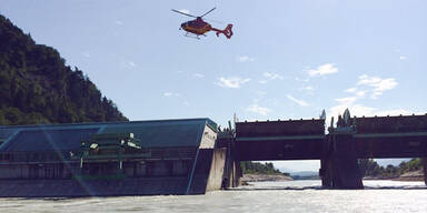 Kajakfahrer aus Wasserwalze gerettet 