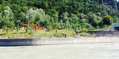 Kajakfahrer aus Wasserwalze gerettet 