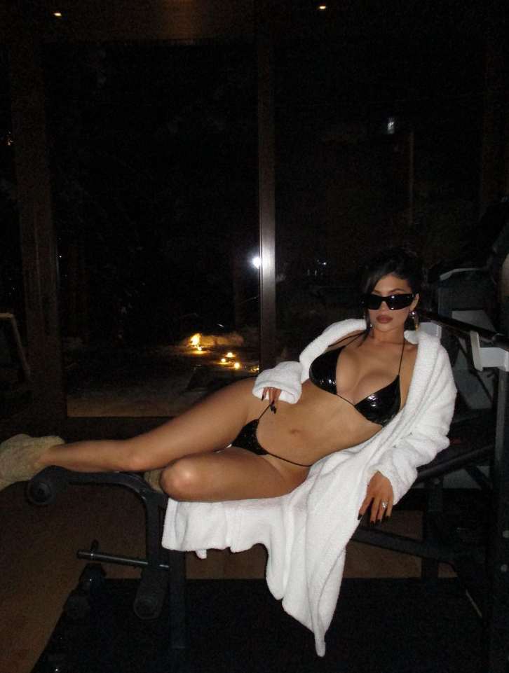 Echt heiß! Kylie Jenner zeigt Kurven in knappen Bikini