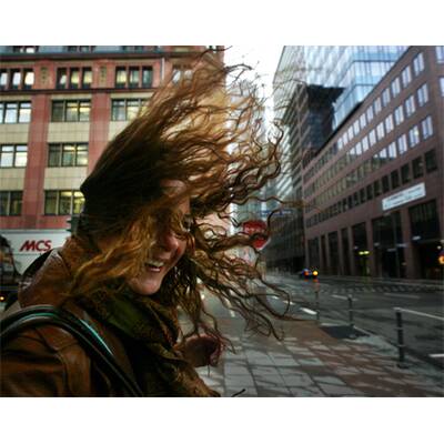 23:55 Zirkuszelt stürzt ein