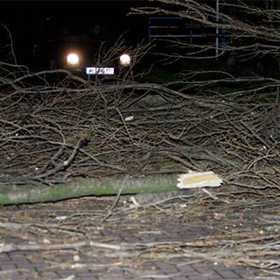 23:55 Zirkuszelt stürzt ein