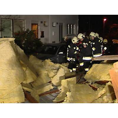 23:55 Zirkuszelt stürzt ein