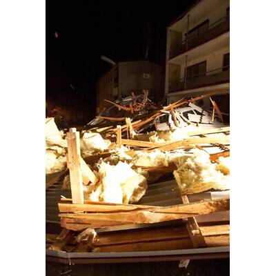 23:55 Zirkuszelt stürzt ein