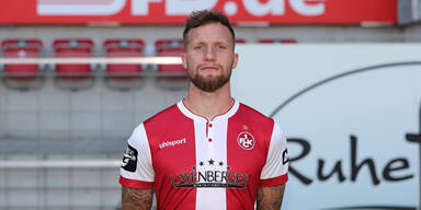 Fu&szlig;ball-Profi rastet in Interview aus