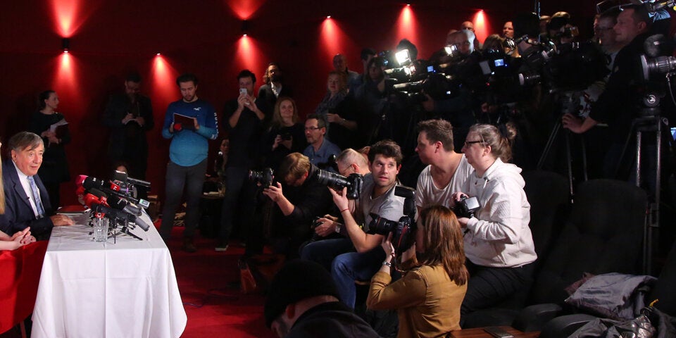 Lugners Gast ist Elle Macpherson!