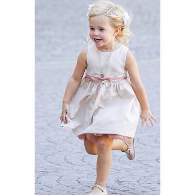 Prinzessin Leonore zeigt Zunge