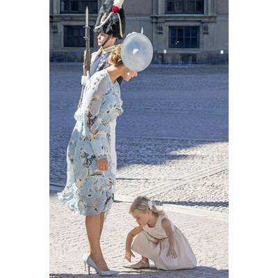 Prinzessin Leonore zeigt Zunge