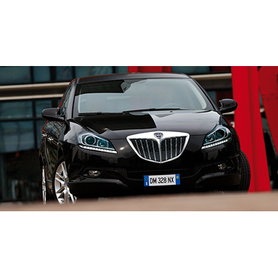 Delta Oro: Kompakter im Designer Outfit