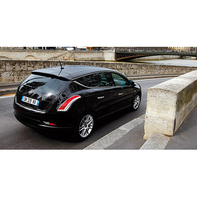 Delta Oro: Kompakter im Designer Outfit