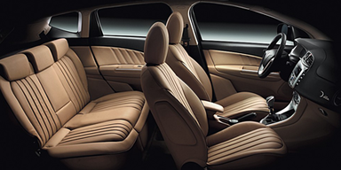 Delta Oro: Kompakter im Designer Outfit