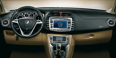 Delta Oro: Kompakter im Designer Outfit