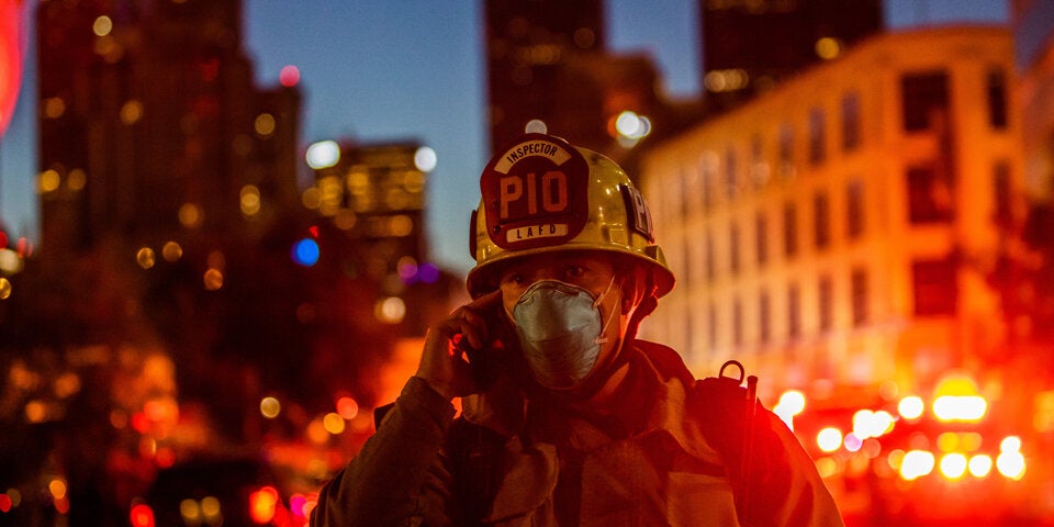 Elf Feuerwehrleute bei Explosion verletzt