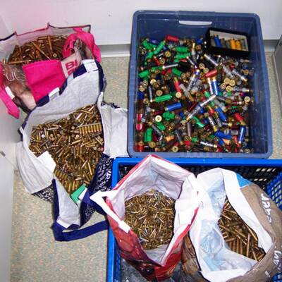 Waffen- und Munitionslager ausgehoben