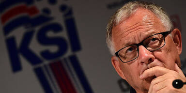 Island-Trainer schimpft mit Spielern