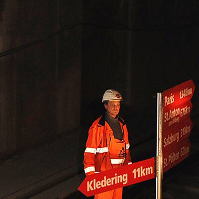 Erstes Gleis vom Lainzer Tunnel fertig