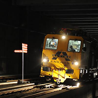 Erstes Gleis vom Lainzer Tunnel fertig