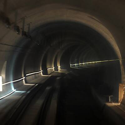 Erstes Gleis vom Lainzer Tunnel fertig