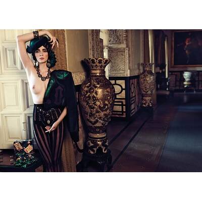 Paz Vega & Rebecca Mir im Lambertz Kalender 2012